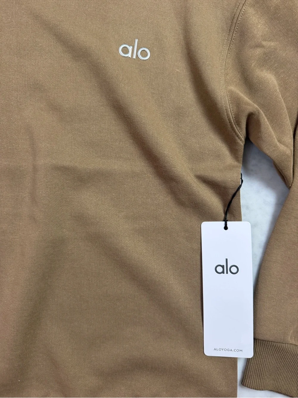 ALO Yoga Men’s Crewneck Sweatshirt in Tan Brown
